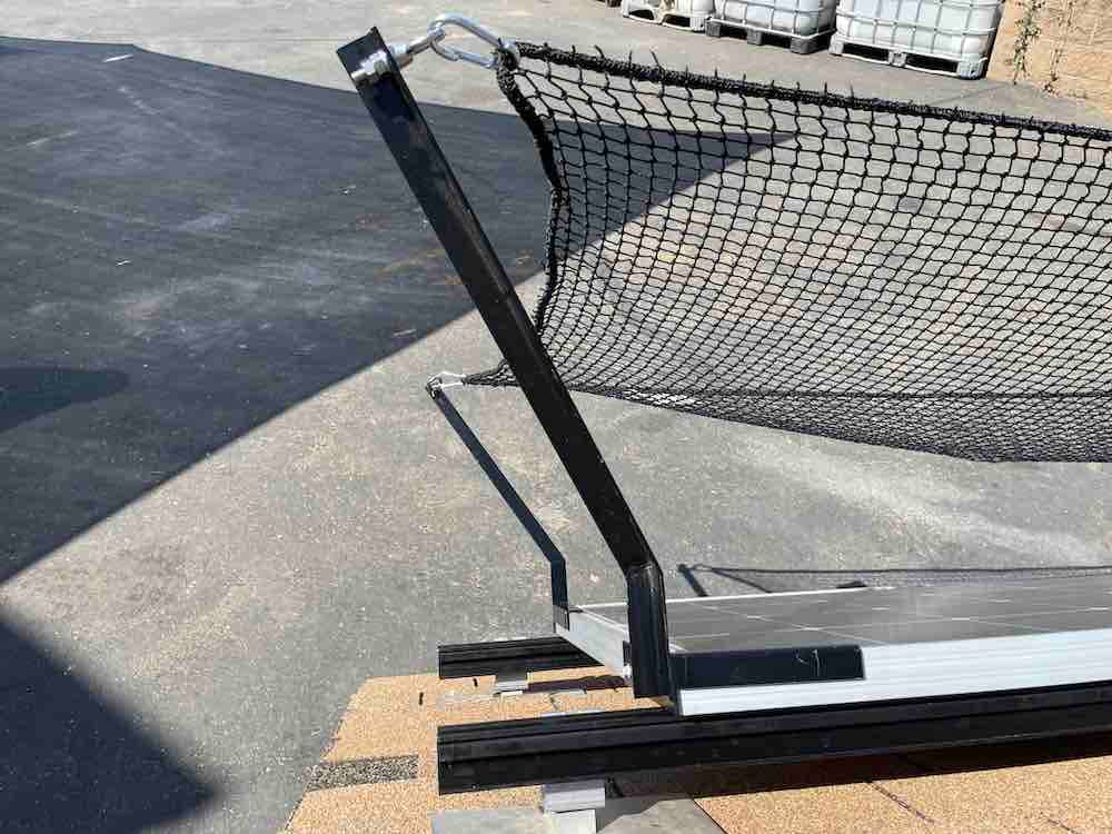 Direct attach corner support holding net by carabiner